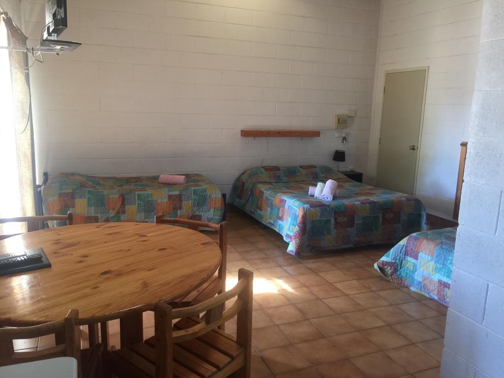 Carnarvon Caravan Park Room photo